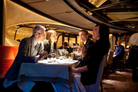 Bateaux Parisiens Dinner Cruise 20.30 - Service Premier