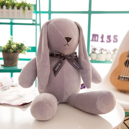 Creativo nuevo juguete de peluche acompañado de muñeca de conejo.