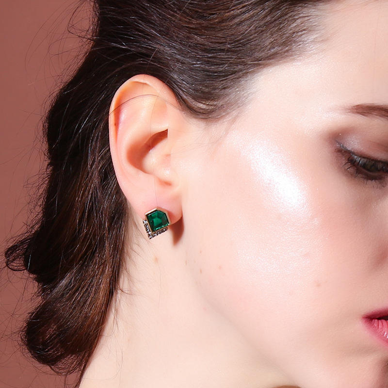 Luxury Emerald Rhinestone Lady Ear Stub