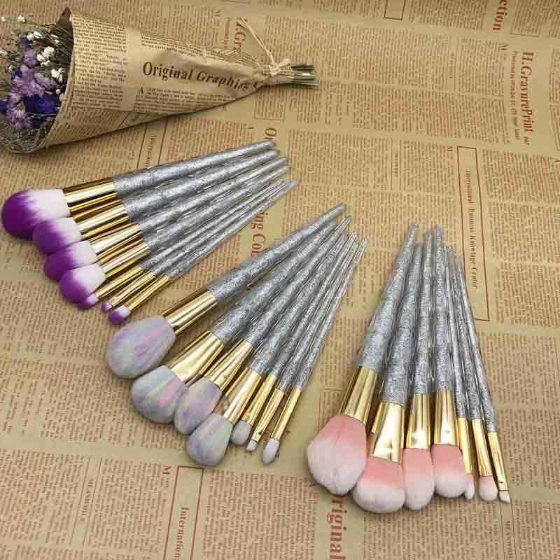 7PCS Makeup Brush Set Glitter Crystal Acrylic Hand Makeup Brushes Diamond Brush Beauty Cosmetic Tool for Eyes Foundation Powder 2805116