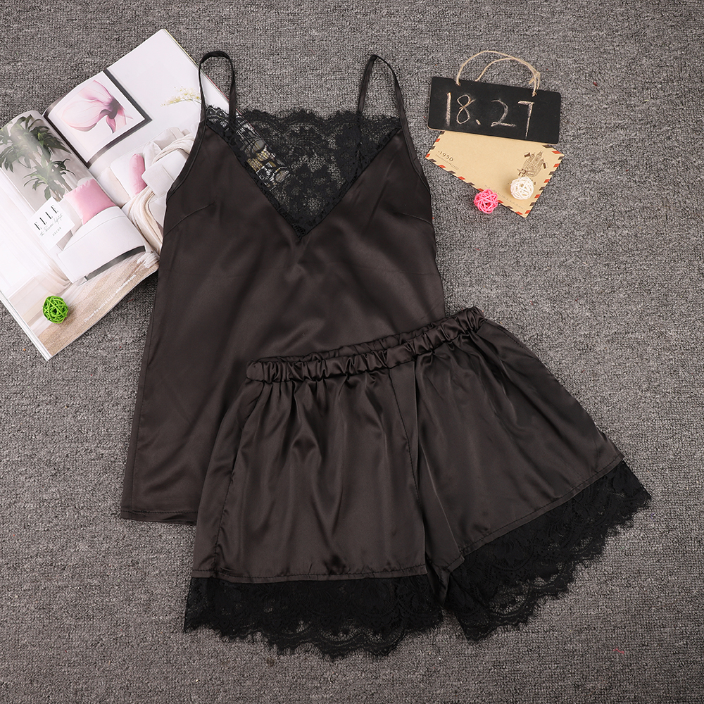 2-piece Lace Collar Backless  Camisole and Shorts Pajamas Set