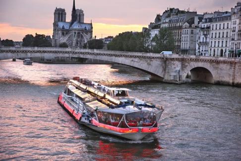 Bateaux Mouches - Sightseeingtour